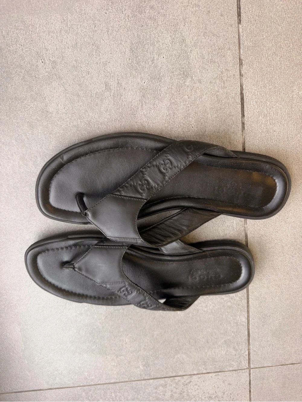 Gucci Black Leather GG Thong Sandals for Men